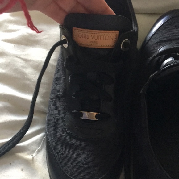 Authentic LV sneaker 👟 - Picture 3 of 8